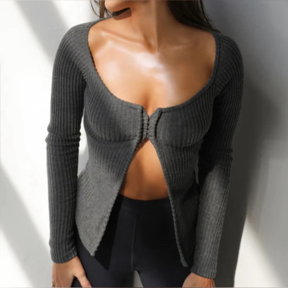 HOOK & EYE LONG SLEEVE